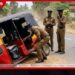 ගොකරැල්ලේදී ත්රිරෝද රථයක් පාලනයෙන් ගිලිහී පෙරලෙයි