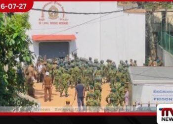 අධිවේගී මාර්ගයේ නතර කර තිබූ ප්‍රයිම් මුවර් රථයක ලොරි රථයක් ගැටෙයි