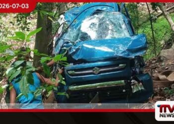ඇල්ල – වැල්ලවාය මාර්ගයේ මෝටර් රථයක් ප්රපාතයට පෙරළෙයි..