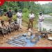 බලපත්ර නොමැතිව මැණික් ගැරූ සැකකරුවන් පස්දෙනෙකු රත්නපුරයේදී අත්අඩංගුවට