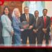 ශ්‍රී ලංකා – අමෙරිකා සමරු ග්‍රන්ථයේ පළමු පිටපත අමෙරිකානු රාජ්‍ය දෙපාර්තමේන්තුවට පිළිගන්වයි