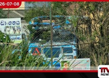 අනතුරෙන් පස්සේ ලොරි සහයකයාව බස් එකට නංවාගෙන ගිහින්… රු.65,000ක් දෙන්න ලියවා ගත් බස් රියදුරුයි කොන්දොස්තරයි දැලේ