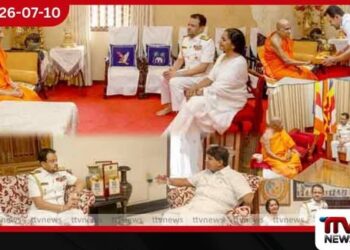 නව නාවික හමුදාධිපති මහානායක හිමිවරුන් බැහැදැක ආශිර්වාද ලබා ගනී!