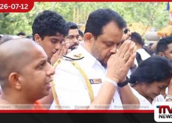 ධුරය භාරගත්  නව නාවික හමුදාපති  ශ්‍රී මහා බෝධිය වැඳ පුදයි