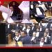 අගවිනිසුරුට අපහාස කර ශ්‍රේෂ්ඨාධිකරණය තුළ කඩදාසි විසි කළ නීති ශිෂ්‍යයන් දෙදෙනා දිල්ලි පොලිසියෙන් අත්අඩංගුවට