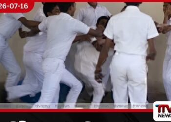 මුලතිව් පාසලේ අහිංසක මල් කැකුළු යකඩ පොලු අරන් ගහගෙන..