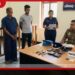 පොලිස් නිලධාරීන් ලෙස වෙස්වලාගෙන  වසර ගණනාවක් රටම රවටා  කෝටි ගණනක් මංකොල්ල කෑ  කල්ලියක් ගම්පොළ පොලිස් දැලේ!