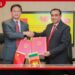 පාසල් නිල ඇඳුම් රෙදි ලබාදීම සඳහා සහතිකපත් හුවමාරු කෙරේ!