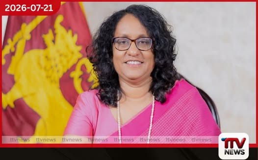 අගමැති හරිනි අමරසූරිය දුරදක්නයකින් නිරීක්ෂණය කළ තිදෙනෙකු අත්අඩංගුවට