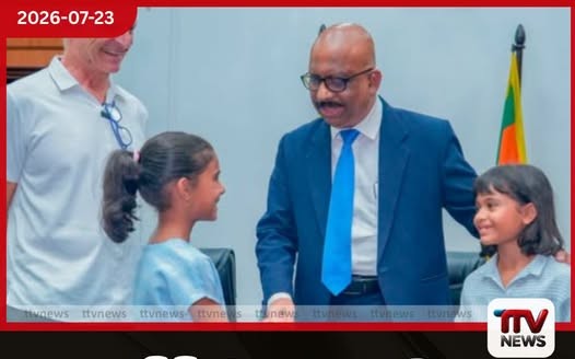 ස්විට්සර්ලන්ත ජාතික ජිම්නාස්ටික් ශූරතාව දිනූ සොලෙයි සහ ලුනා ටවුෂර් ක්රීඩා අමාත්යවරයා හමුවෙයි