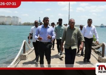 වරාය සහ සිවිල් ගුවන්සේවා අමාත්යවරයා ත්රිකුණාමලය වරායේ නිරීක්ෂණ චාරිකාවක