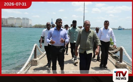 වරාය සහ සිවිල් ගුවන්සේවා අමාත්යවරයා ත්රිකුණාමලය වරායේ නිරීක්ෂණ චාරිකාවක
