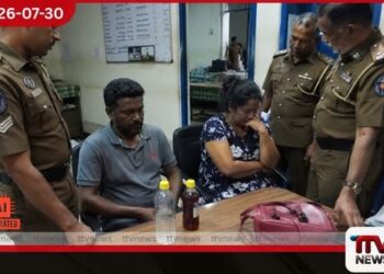 ත්‍රීරෝද රථයක් තුළ ආරවුල් ඇති කරගත් අඹුසැමි යුවළක් අත්අඩංගුවට
