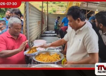 ඇසළ පොහොය නිමිත්තෙන් නාවලපිටියේ කොත්තු දන්සලක්