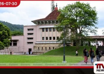 පේරාදෙණිය විශ්වවිද්යාලය තුළ දිවියෙකු සැරිසරයි
