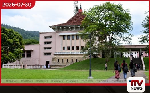 පේරාදෙණිය විශ්වවිද්යාලය තුළ දිවියෙකු සැරිසරයි