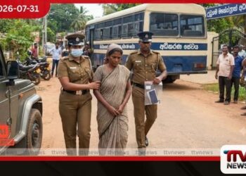බන්ධනාගාර බස් රථය හොර රහසේ වීඩියෝ කළ කාන්තාවක් මාට්ටු!