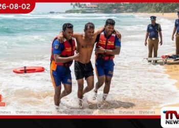 ගල්කිස්සේදී දියපහරට අහුවී මුහුදට ඇදී ගිය පුද්ගලයාව ජීවිතාරක්ෂකයෝ බේරගනී