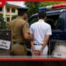 මහනුවර ප්රධාන පාසලක 17 හැවිරිදි ප්රබල මත්ද්රව්ය ජාවාරම්කරුවෙකු අයිස් සමඟ පොලිස් දැලේ!