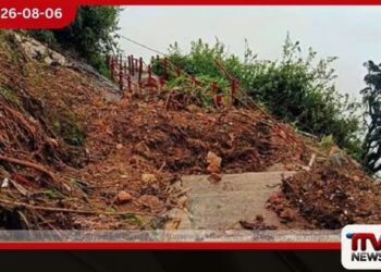 අධික වැසි නිසා නල්ලතන්නිය ශ්රී පාද මාර්ගයේ නායයෑමක්
