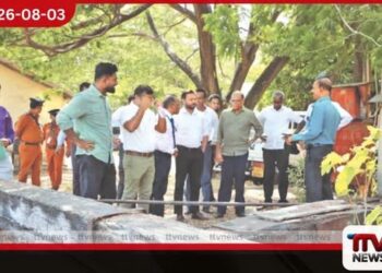 වරාය සහ සිවිල් ගුවන් සේවා ඇමැතිවරුන් ත්රිකුණාමලය වරායේ නිරීක්ෂණ චාරිකාවක
