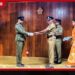 කාර්යක්ෂම රාජකාරි කළ  නුවරඑළියේ පොලිස් නිලධාරීන් 22කට මුදල් තෑගිනුවරඑළිය පොලිස් කොට්ඨාශයේ 2026 ජනවාරි සිට මැයි 31 දින දක්වා කාලය තුළ කාර්යක්ෂමව රාජකාරී ඉටු කළ පොලිස් නිලධාරීන් 22 දෙනෙකු සඳහා පොලිස් තෑගි අරමුදලින් මුදල් තෑගි පිරිනැමීමේ උත්සවයක් අගෝස්තු 06 වන දින මධ්‍යම පළාත් ජ්‍යෙෂ්ඨ නියෝජ්‍ය පොලිස්පති ලලිත් පතිනායක මහතාගේ ප්‍රධානත්වයෙන් නුවරඑළිය දිස්ත්‍රික් ලේකම් කාර්යාලයේ ආශ්චර්ය ශාලාවේදී පැවැත්විණි. රථවාහන පාලනය, මත්ද්‍රව්‍ය වැටලීම්, අපරාධකරුවන් අත්අඩංගුවට ගැනීම සහ අපරාධ වැළැක්වීම යන අංශවලින් විශිෂ්ට කාර්යක්ෂමතාවක් පෙන්නුම් කළ නුවරඑළිය පොලිස් කොට්ඨාශයට අයත් පොලිස් ස්ථාන 9ක නිලධාරීන්ට මෙලෙස තෑගි මුදල් පිරිනමන ලදී. නුවරඑළිය කොට්ඨාශභාර ජ්‍යෙෂ්ඨ පොලිස් අධිකාරි සමරකෝන් බණ්ඩර මහතාගේ සංවිධානයෙන් පැවති මෙම උත්සවය සඳහා නුවරඑළිය දිස්ත්‍රික් ලේකම් තුෂාරී තෙන්නකෝන්, නුවරඑළිය දිසාව භාර නියෝජ්‍ය පොලිස්පති ජගත් චන්ද්‍රකුමාර, හැටන් සහකාර පොලිස් අධිකාරි චන්දන බස්නායක ඇතුළු මහත්ම මහත්මීන් රැසක් සහභාගී වී සිටියහ.