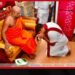 නාමල් රාජපක්ෂ දඹුල්ලේ නාහිමි බැහැදැක ආශිර්වාද ලබා ගනී!