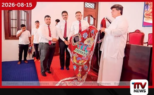 මහනුවර ඇසළ පෙරහැරේ හස්තීන්ට 32 වැනි වරටත් හස්ති වස්ත්ර පූජාව!