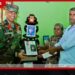 පරම වීර විභූෂණයෙන් පිදුම් ලැබූ  දිවංගත කෝප්‍රල් පුෂ්පමාල්ගේ මව්පියන්ට  යුද හමුදාපතිගෙන් උපහාර!