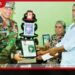 මාතෘභූමිය වෙනුවෙන් දිවි පිදූ පරම වීර පුෂ්පමාල්ගේ මව්පියන්ට හමුදාපතිගෙන් උපහාර