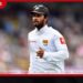 ඉන්දියාවට එරෙහි තරගයේ දී  දිනේෂ්ට දකුණු උරහිසේ සහ ගෙල ප්‍රදේශයේ ආබාධයක් වෙලා