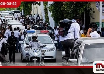 විශාරද නන්දා මාලිනියගේ  දේහය රැගත්  රිය පෙරහැර ඇරඹේ