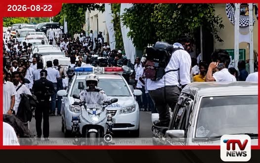 විශාරද නන්දා මාලිනියගේ දේහය රැගත් රිය පෙරහැර ඇරඹේ