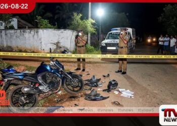 නොරොච්චෝලේ නාවක්කඩුවේදී යතුරුපැදිය බෝක්කුවක ගැටෙයි
