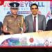 සිසුන් එළියේ සිටිද්දී තම ඥාතියෙකුට හොස්ටල් එකේ නවාතැන් දීලා