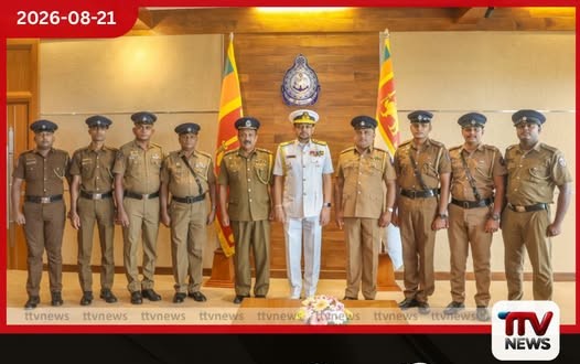 අඟුලාන මුහුදේදී නාවිකයන් 11 දෙනෙකුගේ ජීවිත බේරාගත් පොලිස් නිලධාරීන් නාවික හමුදාපති ඇගයීමට ලක් වෙයි