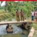 ගල්නෑවේ ඇළ මාර්ගයක  පාලමක සිරවූ  දෙහැවිරිදි දරුවෙක්  අවාසනාවන්ත ලෙස මරුට!