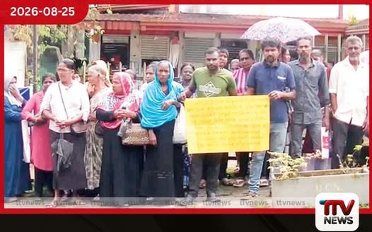 මහවැලි ගඟ පිටාර ගැලීමෙන් පීඩාවට පත් ජනතාව පස්බාගේ කෝරළයේදී විරෝධතාවක