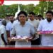 ගොවි ගැටලු සොයා බැලීමේ අනුරාධපුර සංචාරය අතරතුර විපක්ෂ නායක සජිත් රුවන්වැලි සෑය වන්දනා කරයි