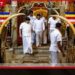 ජනපති අනුර කුමාර දිසානායක ඓතිහාසික දළදා සමිඳුන් වැඳපුදා ගනියි