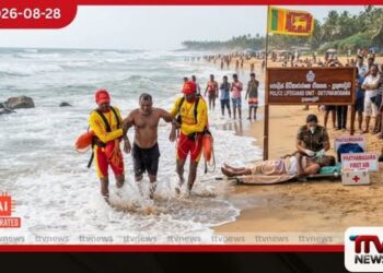 ඒත්තුකාල වෙරළේ දිය නාන්න ගිය 58 හැවිරිදි පුද්ගලයෙකු මුහුදට ගසාගෙන යද්දී බේරාගනී!
