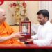 ජනපති මහනුවර දී  මල්වතු හා අස්ගිරි මහනාහිමිවරුන්  බැහැදැක ආශීර්වාද ලබා ගනී