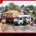 මාවනැල්ල ගඩොල් පාලම මත වෑන් රථයක් හා ටිපර් රථයක් මුහුණට මුහුණ ගැටෙයි…