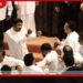 කවුද දැන් එතකොට කෙඳිරි ගාන්නේ..? ජොන්ස්ටන් වෙන්නැති… බය වෙලා පස්සට යන්නේ නෑ!