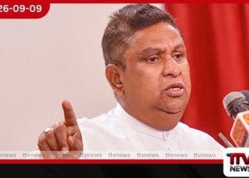 ආයතන දෙකකින් වැටුප් ගනිමින් රජයේ මුදලින් බිරිඳ සමඟ කැනඩා ගියා…