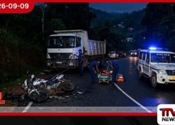 කොස්ලන්ද උඩුමුල්ලේ  යතුරුපැදියක් ටිපර් රථයක ගැටී  58 හැවිරිදි පොලිස් සැරයන්වරයා  අකාලයේ මිය ගිහින්