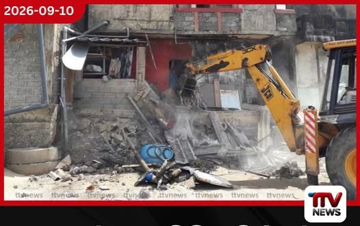 ගාල්ල දෙවට වෙරළේ මාළු කඩ ඉවත් කරද්දී වෙළෙඳුන් සහ නිලධාරීන් අතර මත ගැටුමක්