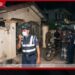 කළුබෝවිල නිවසකට යතුරුපැදියකින් ආ දෙදෙනෙකුගෙන් අත්බෝම්බ ප්‍රහාරයක්
