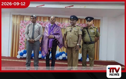 වසර 36ක් ගුරු සේවයේ නිරතවී සිවානන්දන් දෙමළ මහා විද්යාලයේ විශ්රාම යන විදුහල්පතිට වටවල පොලිසියෙන් උපහාරයක්!