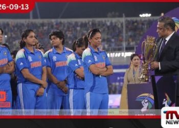 ඉන්දීය කාන්තා ක්‍රිකට් කණ්ඩායම ජයග්‍රාහී ආසියානු කුසලානය පාකිස්ථානයේ නක්විගෙන් බාරගැනීම ප්‍රතික්ෂේප කරයි